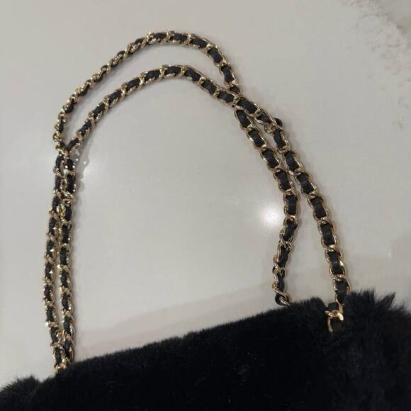 Expressions NYC Vegan Fur Bag Womens Black Faux Fur Shoulder Chain Handbag Purse - Picture 3 of 10